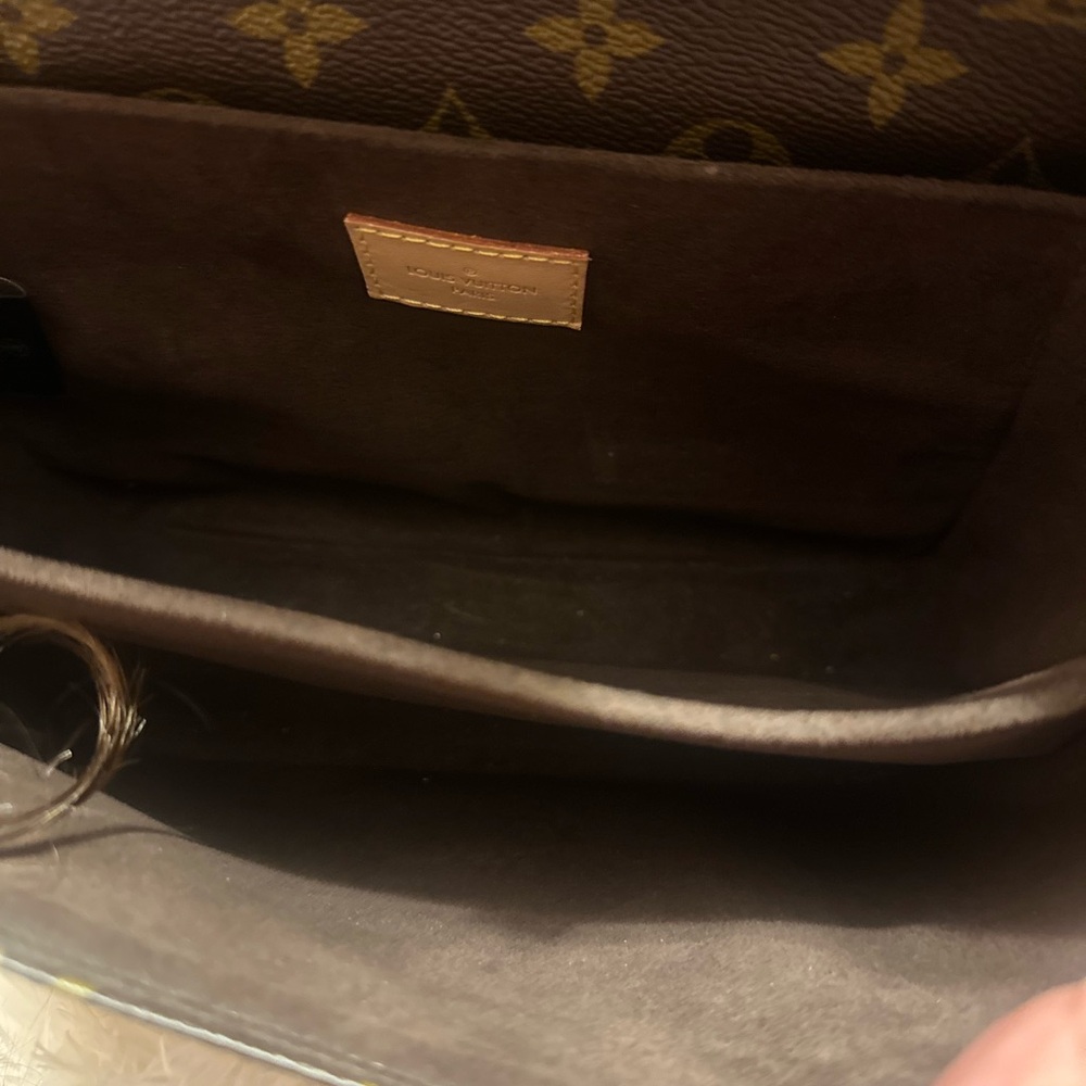 Louis Vuitton Pochette Métis Classic Monogram Crossbody Bag - Picture 11 of 16